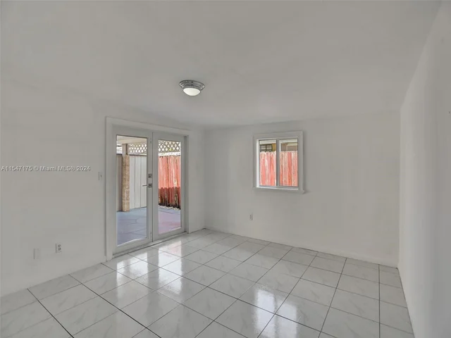 9075 NW 115th St, Hialeah Gardens FL 33018