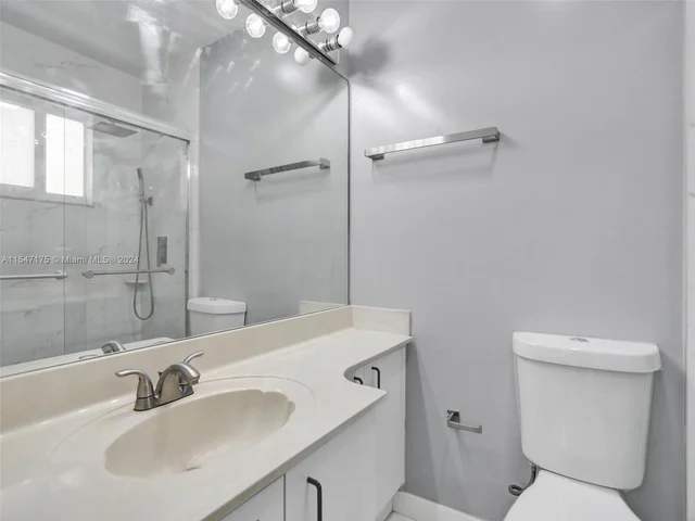 9075 NW 115th St, Hialeah Gardens FL 33018