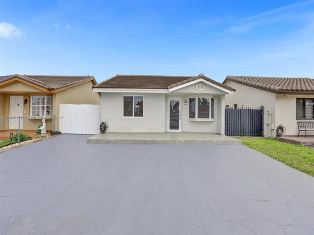 9075 NW 115th St, Hialeah Gardens FL 33018