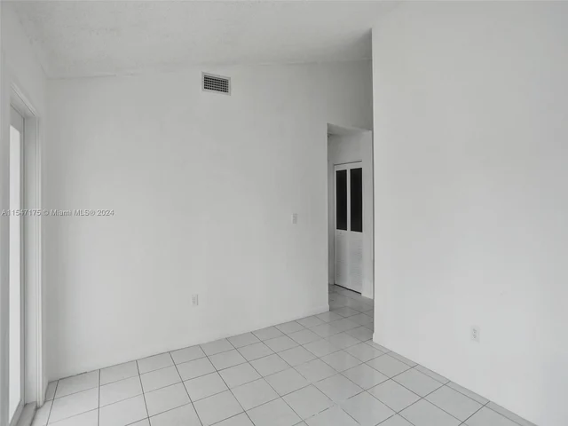 9075 NW 115th St, Hialeah Gardens FL 33018