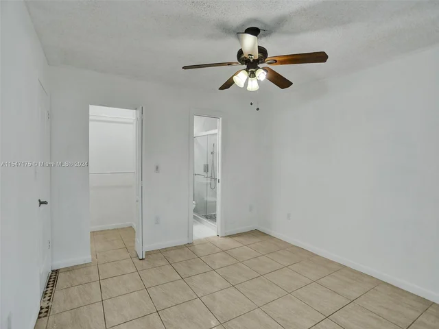 9075 NW 115th St, Hialeah Gardens FL 33018