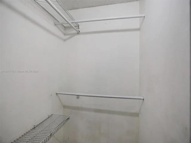 9075 NW 115th St, Hialeah Gardens FL 33018