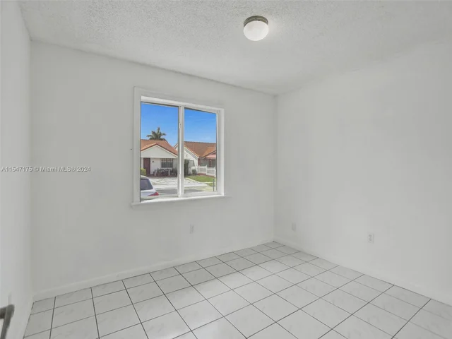 9075 NW 115th St, Hialeah Gardens FL 33018