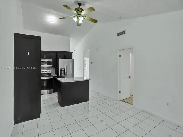 9075 NW 115th St, Hialeah Gardens FL 33018