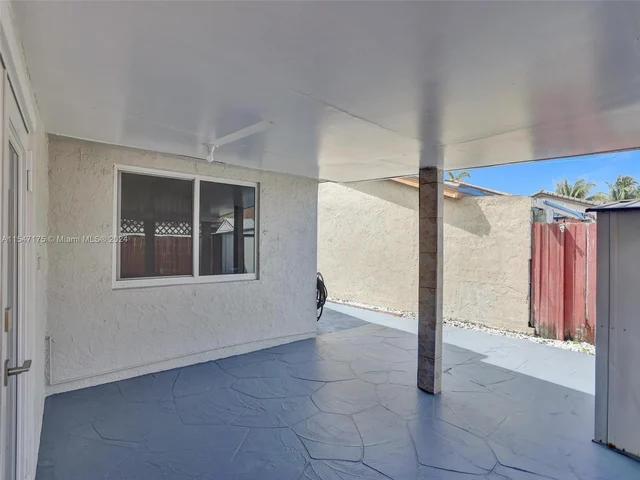 9075 NW 115th St, Hialeah Gardens FL 33018