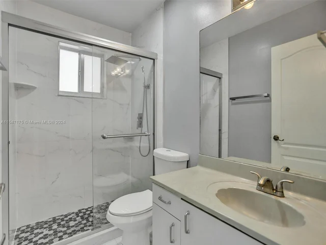 9075 NW 115th St, Hialeah Gardens FL 33018