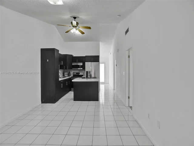 9075 NW 115th St, Hialeah Gardens FL 33018
