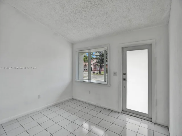 9075 NW 115th St, Hialeah Gardens FL 33018