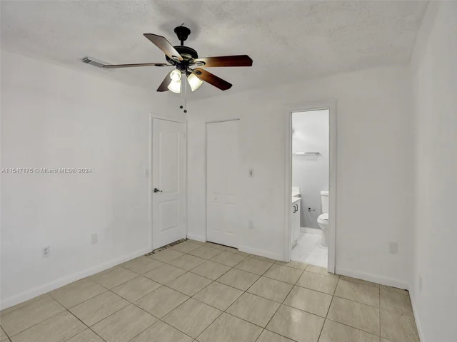 9075 NW 115th St, Hialeah Gardens FL 33018