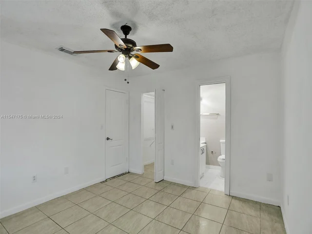 9075 NW 115th St, Hialeah Gardens FL 33018