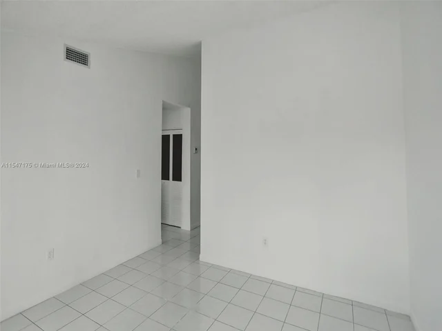 9075 NW 115th St, Hialeah Gardens FL 33018