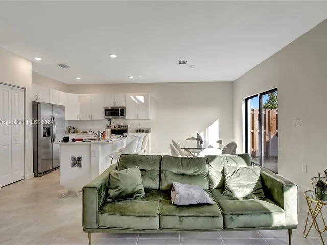 10010 SW 231st Ln, Miami FL 33190