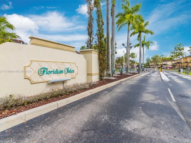 4150 NE 26th St, Homestead FL 33033