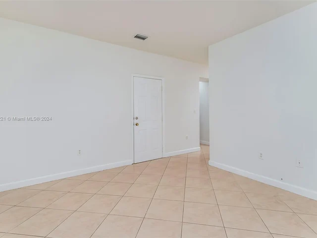 4150 NE 26th St, Homestead FL 33033