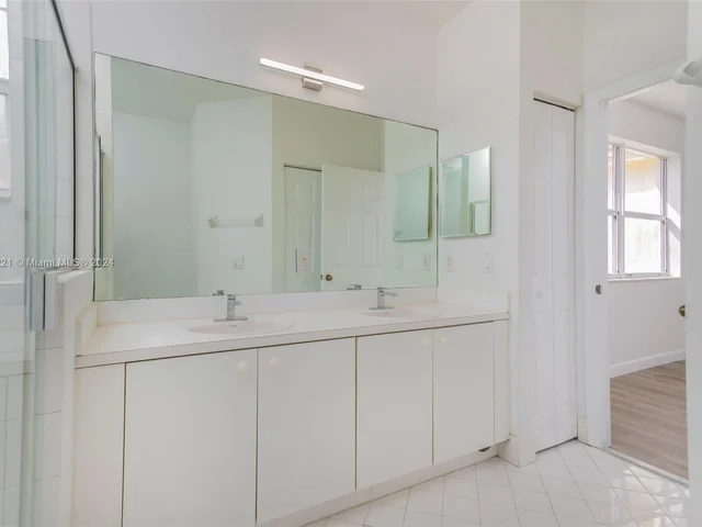 4150 NE 26th St, Homestead FL 33033