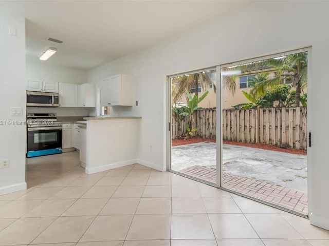 4150 NE 26th St, Homestead FL 33033