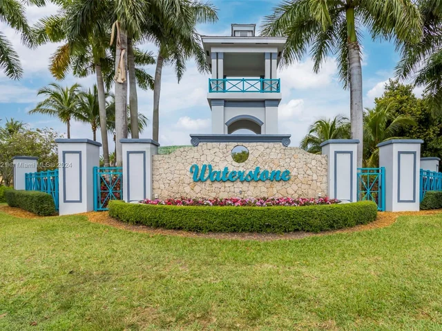 4150 NE 26th St, Homestead FL 33033