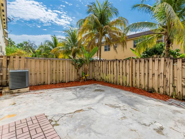 4150 NE 26th St, Homestead FL 33033