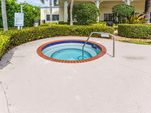 4150 NE 26th St, Homestead FL 33033