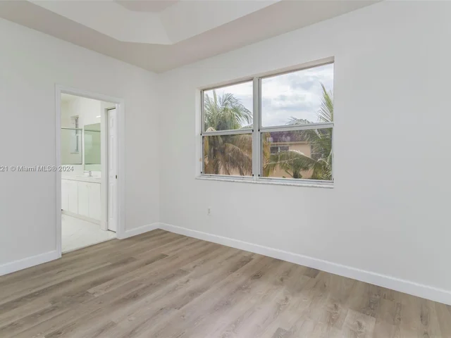 4150 NE 26th St, Homestead FL 33033