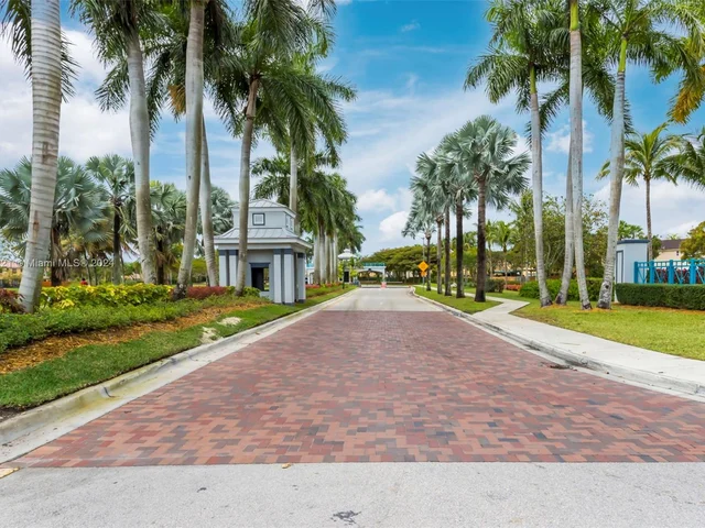 4150 NE 26th St, Homestead FL 33033