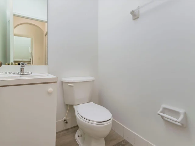 4150 NE 26th St, Homestead FL 33033