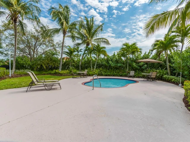 4150 NE 26th St, Homestead FL 33033