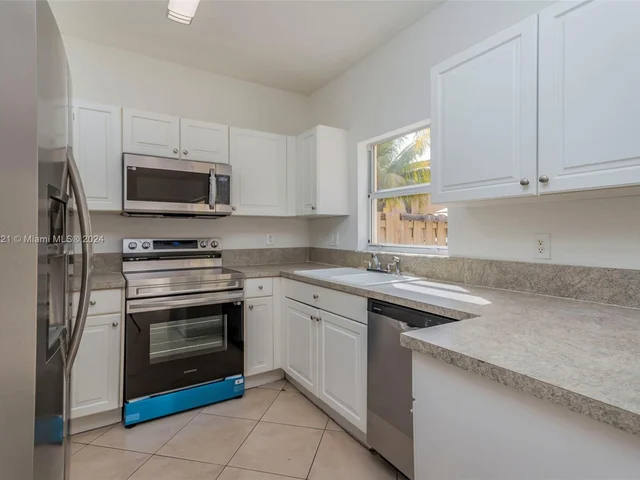 4150 NE 26th St, Homestead FL 33033