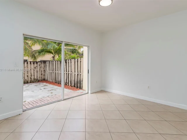 4150 NE 26th St, Homestead FL 33033