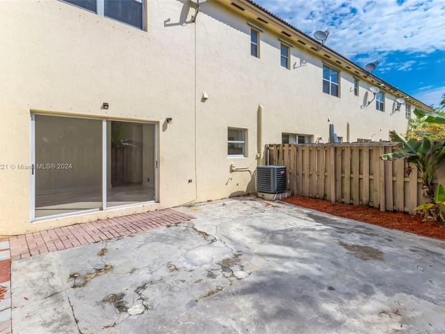 4150 NE 26th St, Homestead FL 33033