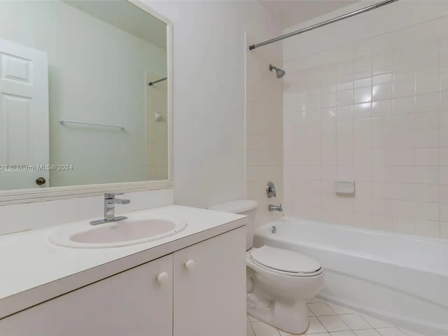 4150 NE 26th St, Homestead FL 33033