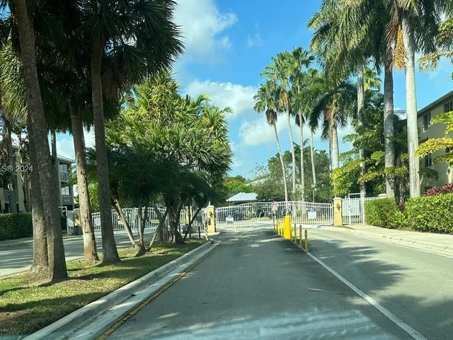 470 S Park Rd # 208, Hollywood FL 33021