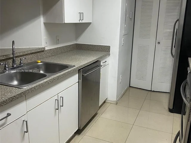 470 S Park Rd # 208, Hollywood FL 33021