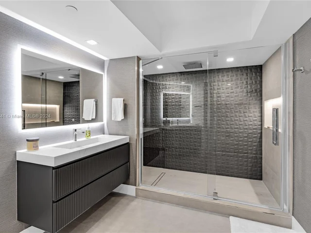 16425 Collins Ave # 1916, Sunny Isles Beach FL 33160