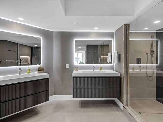 16425 Collins Ave # 1916, Sunny Isles Beach FL 33160