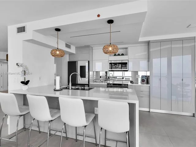 16425 Collins Ave # 1916, Sunny Isles Beach FL 33160