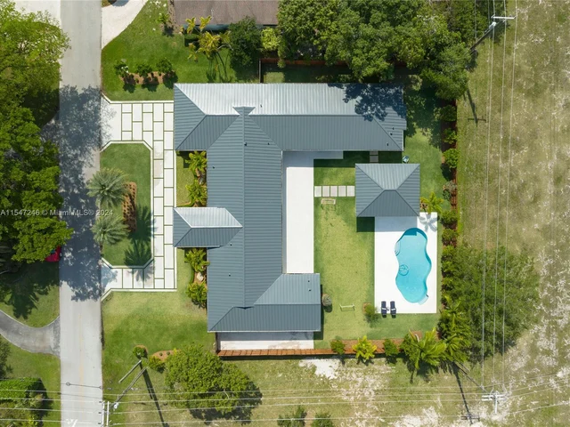 7505 SW 141st St, Palmetto Bay FL 33158