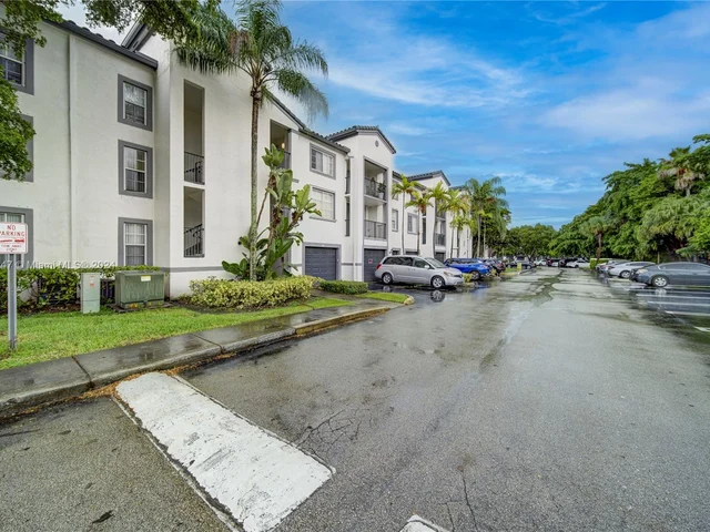 4560 NW 107TH AVE # 308, Doral FL 33178