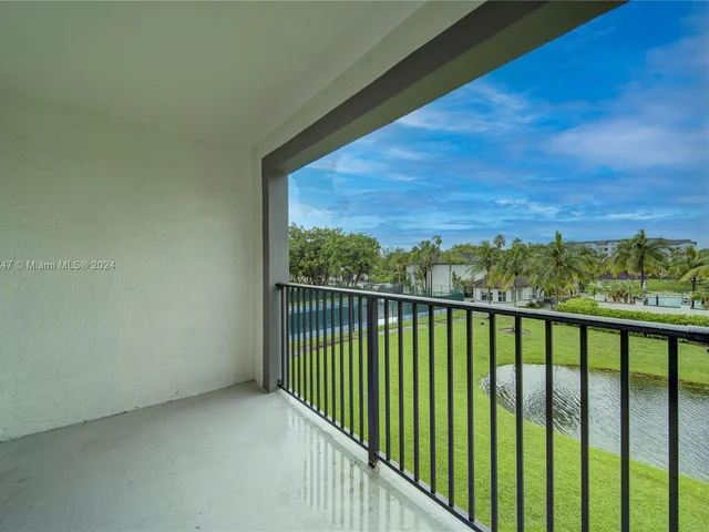 4560 NW 107TH AVE # 308, Doral FL 33178