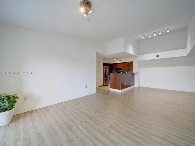 4560 NW 107TH AVE # 308, Doral FL 33178