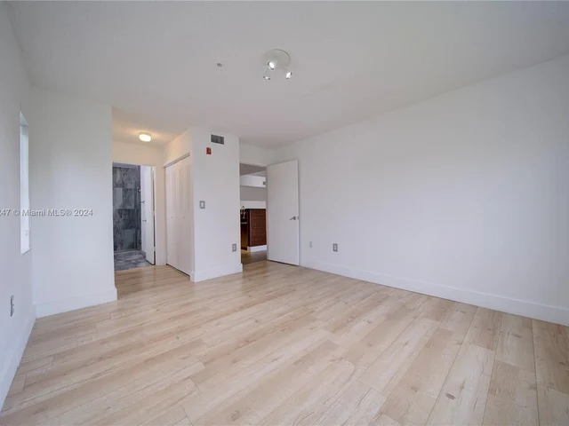 4560 NW 107TH AVE # 308, Doral FL 33178