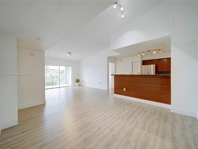 4560 NW 107TH AVE # 308, Doral FL 33178