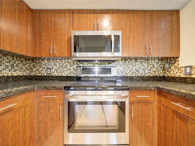 4560 NW 107TH AVE # 308, Doral FL 33178