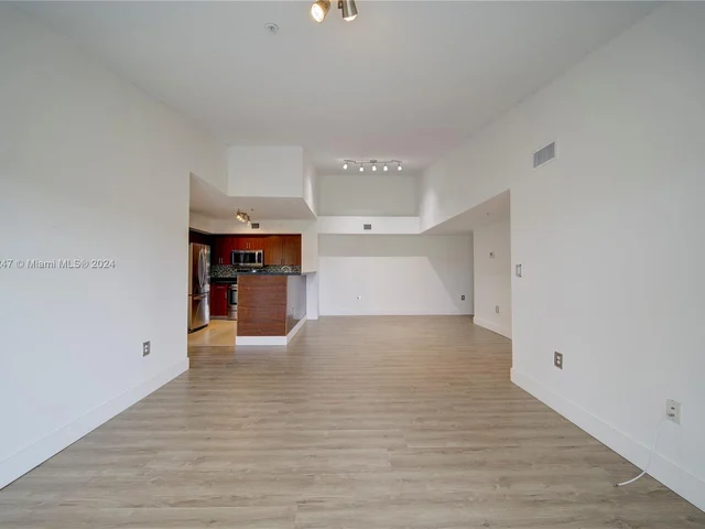 4560 NW 107TH AVE # 308, Doral FL 33178