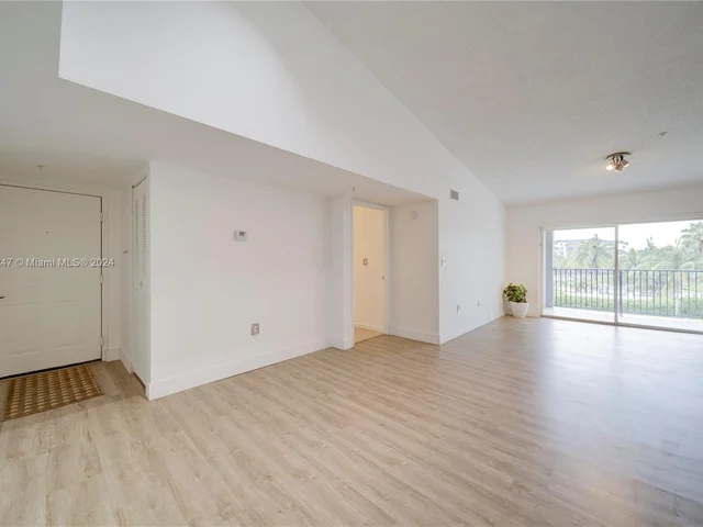 4560 NW 107TH AVE # 308, Doral FL 33178