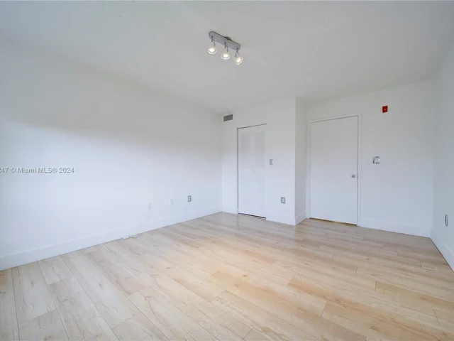 4560 NW 107TH AVE # 308, Doral FL 33178