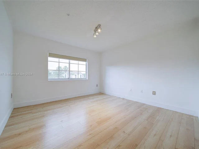 4560 NW 107TH AVE # 308, Doral FL 33178