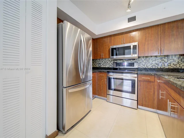 4560 NW 107TH AVE # 308, Doral FL 33178