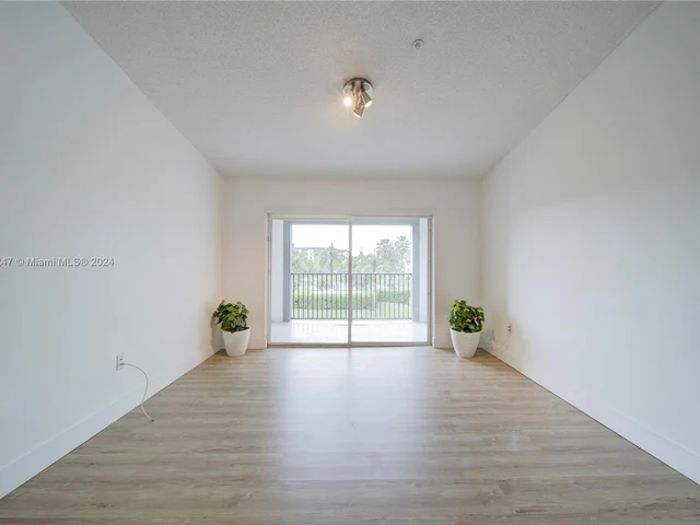 4560 NW 107TH AVE # 308, Doral FL 33178