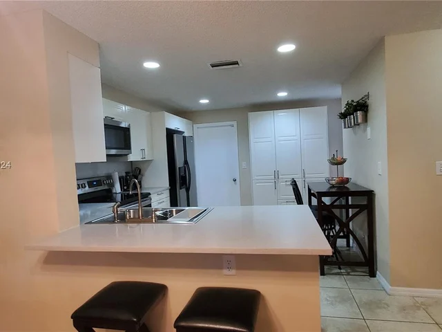1376 Barcelona Way # 25, Weston FL 33327